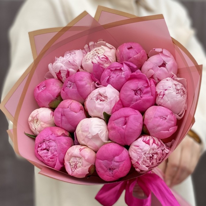 Розовый микс из 19 пионов